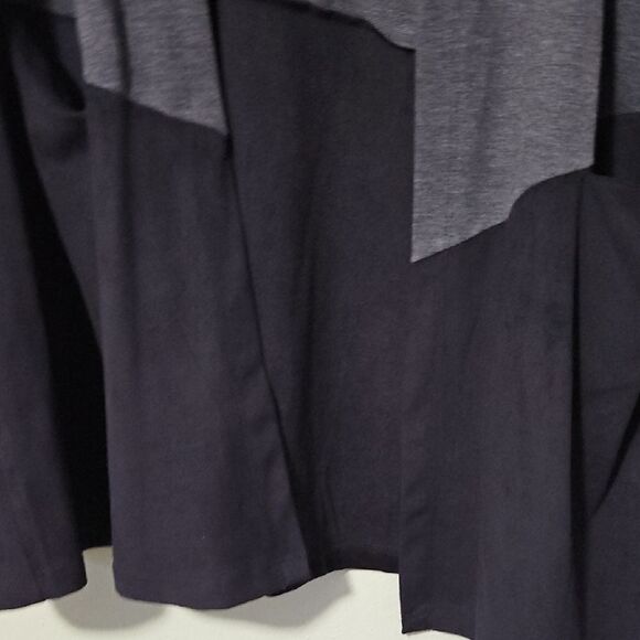 LOGO by Lori Goldstein Gray and Black Sleeveless Hoodie - Picture 5 of 8